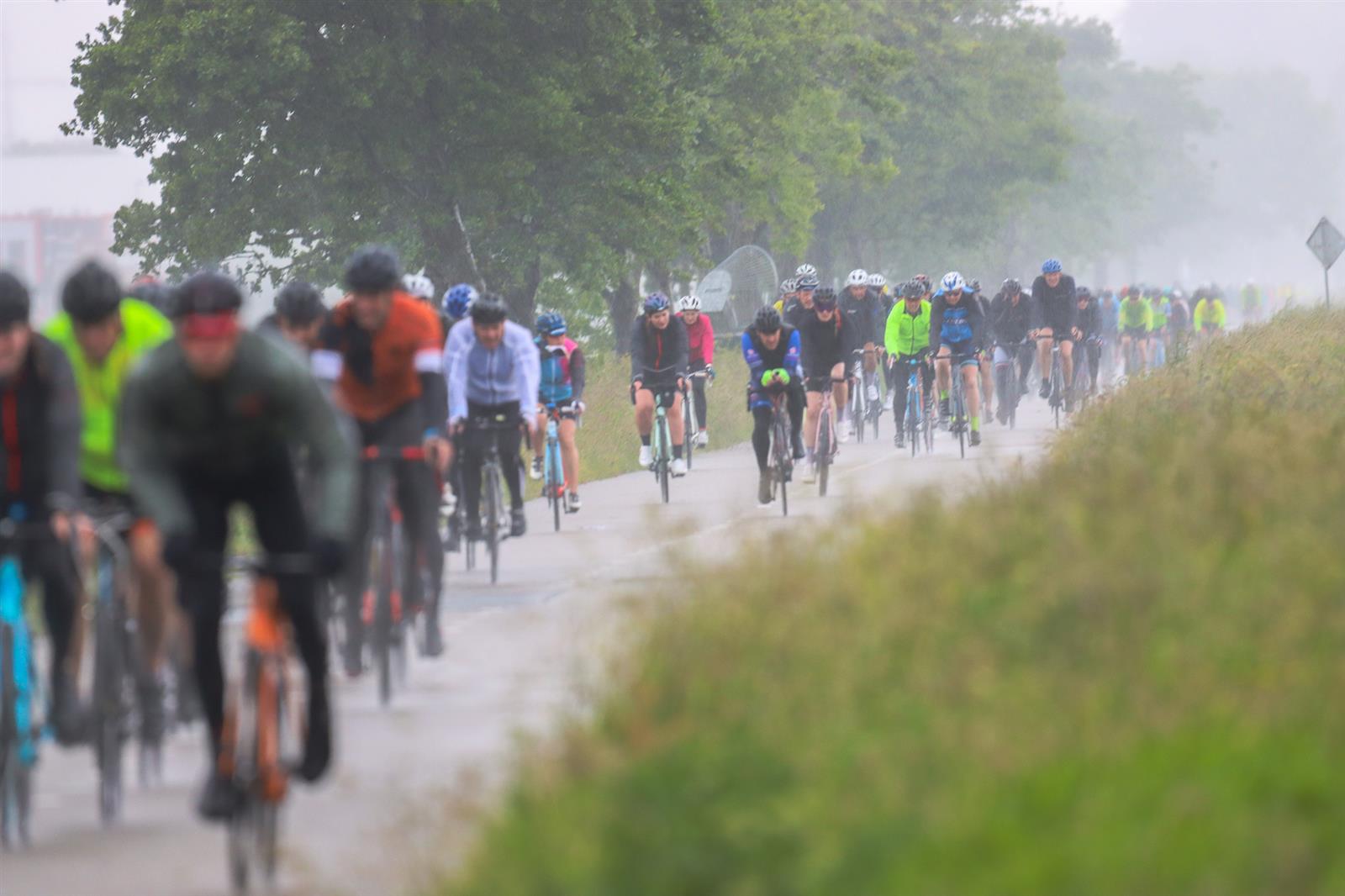 Friese Elfsteden Rijwieltocht - Wind, Kou En Regen Zorgen Voor Zware ...